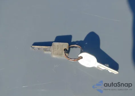 1987 Chevrolet R10 z USA, uszkodzony, nr VIN 1GCDR14H0HF397781